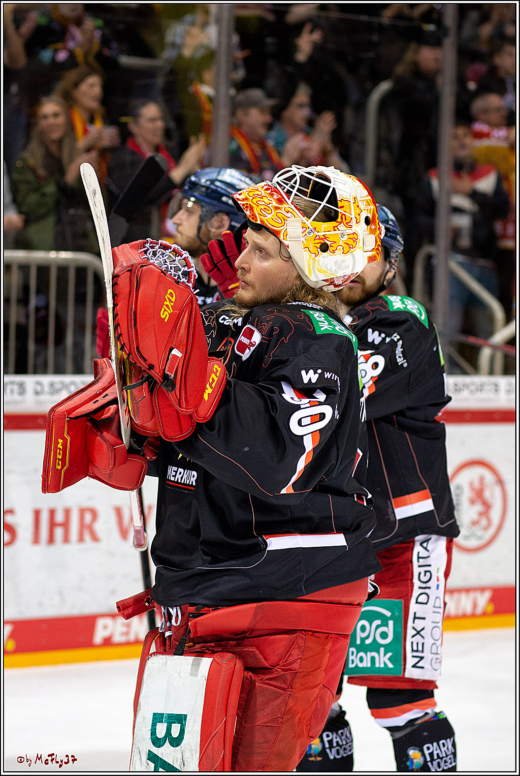 PENNY DEL Viertelfinale 4. Spiel; Duesseldorfer EG - Red Bull Muenchen; Duesseldorf, 16.04.2022